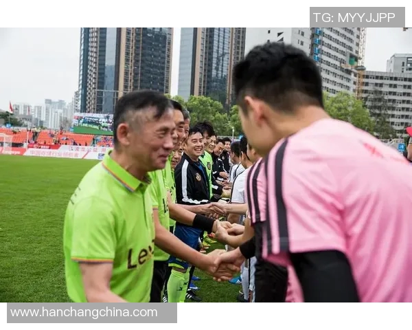 足球明星温暖心灵的爱心举动瞬间展现公益精神与社会责任感 足球明星温暖心灵的爱心举动瞬间展现公益精神与社会责任感