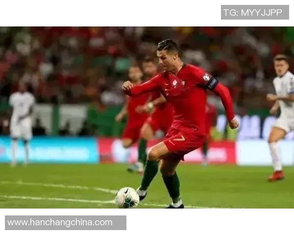 足球明星与C罗的偶遇瞬间引发的热议与感动 足球明星与C罗的偶遇瞬间引发的热议与感动