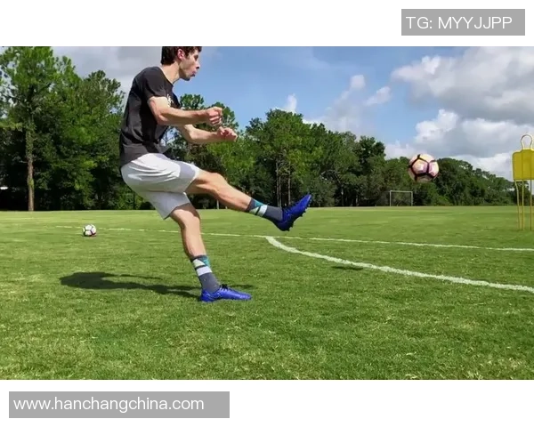 弧线球大师揭秘足球明星轻松踢出完美弧线的技巧与秘诀