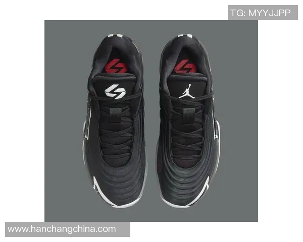 足球明星签名鞋子精美图片展示与介绍让你领略球场风采 足球明星签名鞋子精美图片展示与介绍让你领略球场风采